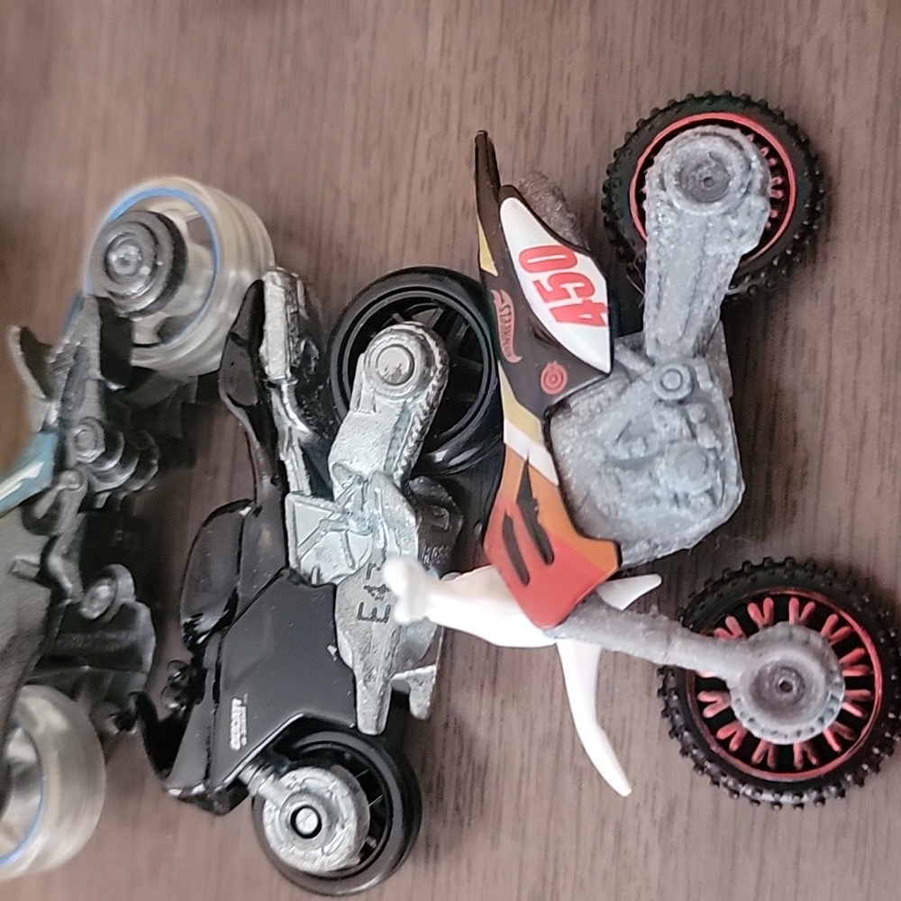 Miniature Motorcycles Set - Multicolor - Picture 2 of 12